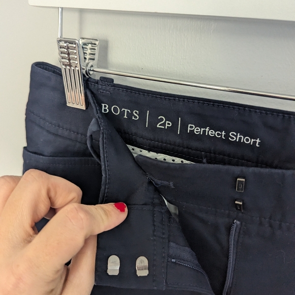 NEW Women's Talbots Perfect Shorts 9.5" Inseam Size 2 Petite Navy - Picture 3 of 5